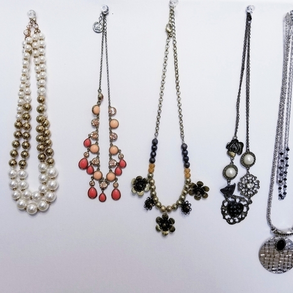 Lot of 5 Vintage to Now Statement Necklaces - Picture 2 of 7